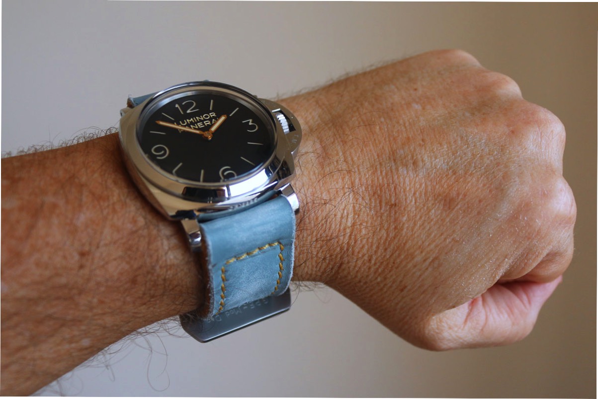 PAM00372 with Corrigia Roger Blue LE strap