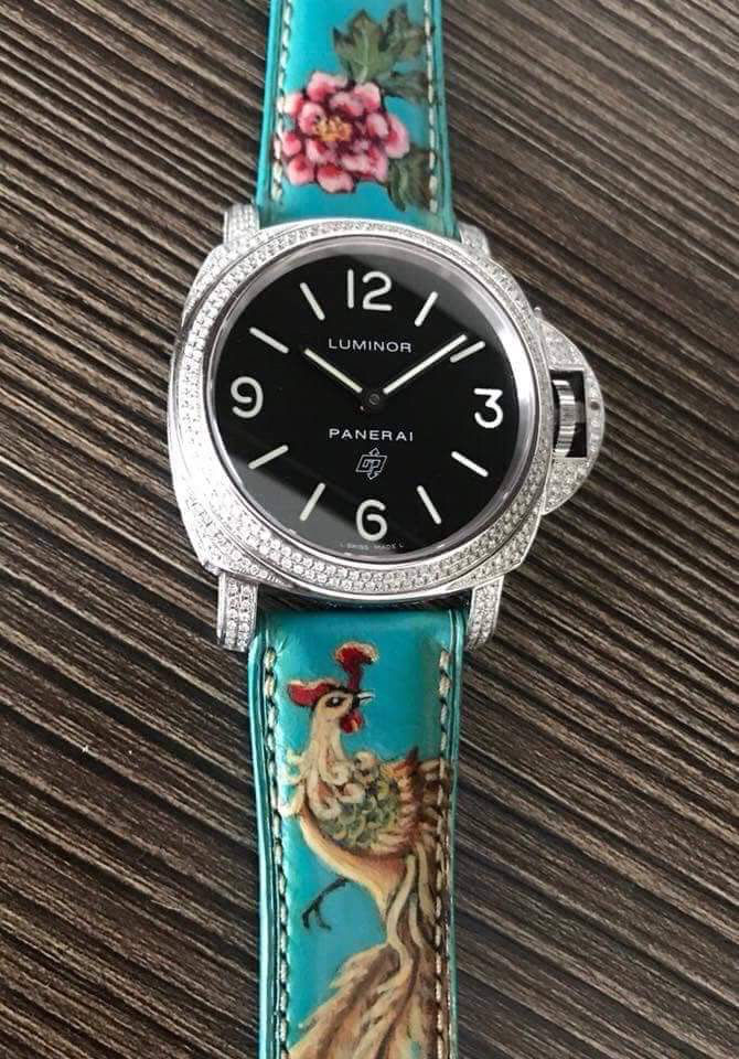 Bright strap with birds