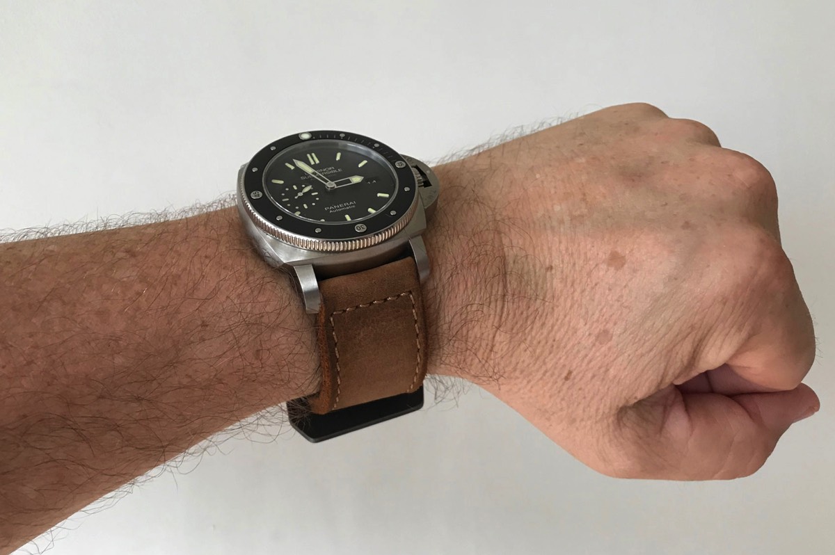 The grey-black in sync with the ceramic bezel